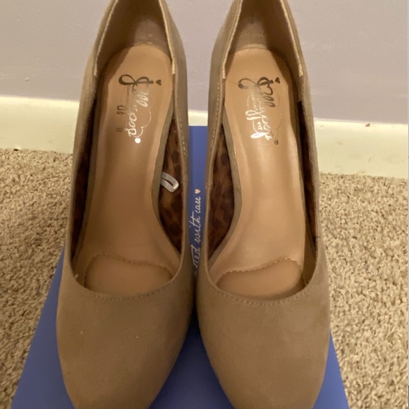 Jelly Pop Suede Beige Neutral 4 in Heels Size 6 - Picture 2 of 4